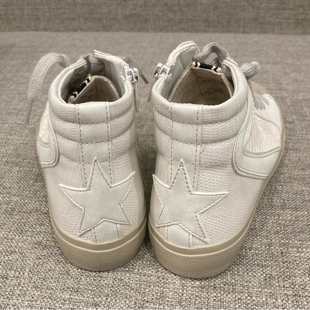 NEW Shu Shop Rooney Women’s Sneakers in Off White Snake New in Box Multiple Szs - Picture 4 of 6